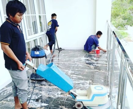 tukang poles lantai marmer